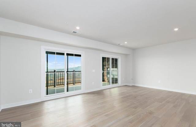 1687 DUNNINGTON PLACE