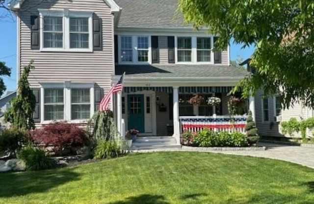 Photo of 512 Sussex Avenue