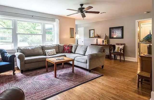 3BD/2BA with a FLEX ROOM HOUSE IN WEST ASHLEY- Available June 1, 2026!