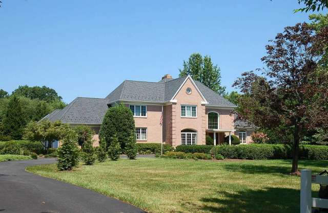 9001 SAUNDERS LN