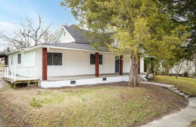 Spacious Three Bedroom Remodeled Home!