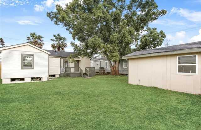 5171 Mandeville Street