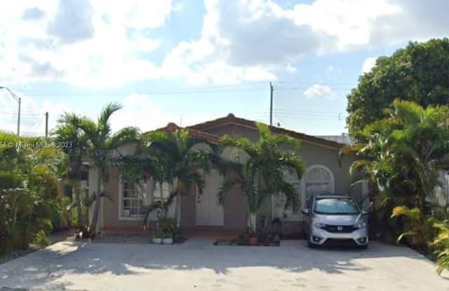 880 E 26th St - 880 East 26th Street, Hialeah, FL 33013