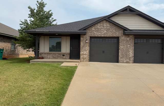 Beautiful 2 Bed 2 Bath!