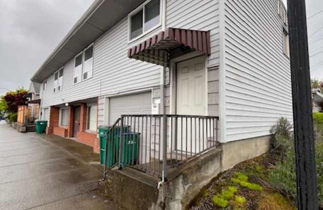 2 Bedroom 1 Bath Apt. Newberg OR 97132 - 717 East Hancock Street, Newberg, OR 97132