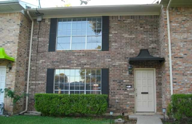 Large Townhouse One Block off Youree Drive and Southfield Road