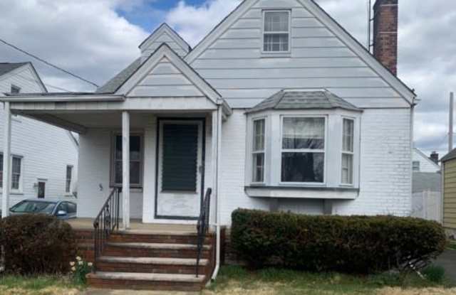 806 Lindegar St