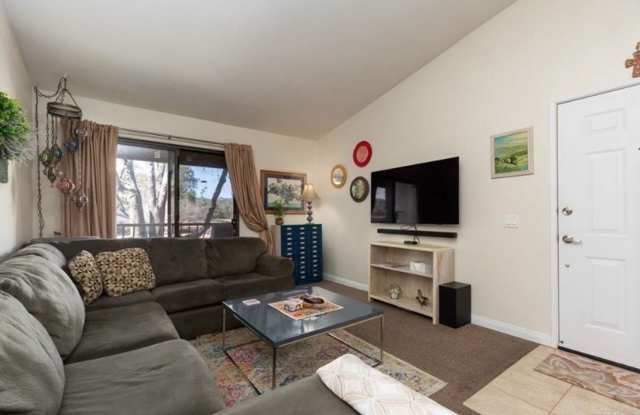 Upstairs 2 Bedroom 2 Bath Condo Available in El Cajon, Rancho Area