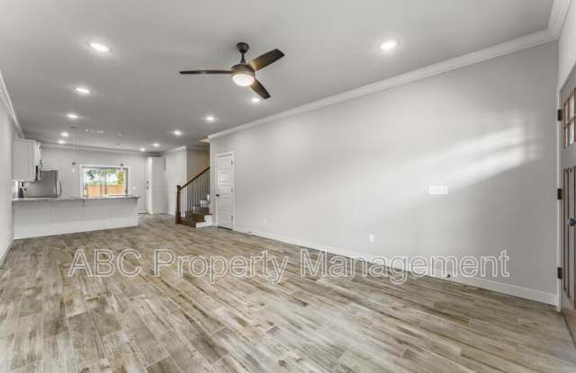 3305 Southwest Hillstone Avenue