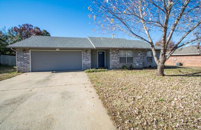 Very Well Kept 3BR/2BA home in Wedington Area! Great location, great yard! Ready for showings!