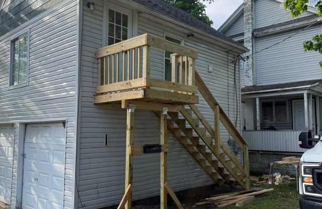 Cozy Remodeled 1-Bedroom Home Available Now in Carbondale