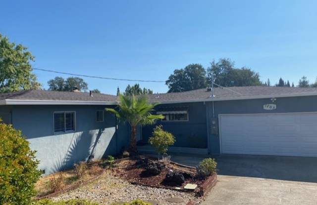 Spacious Home in West Redding! Close to Mary Lake!