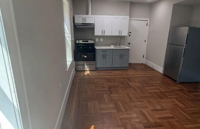 515 W 7th St