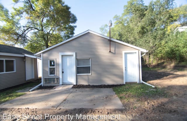 6026 Fossen Dr - 6026 Van Fossen, Davenport, IA 52802