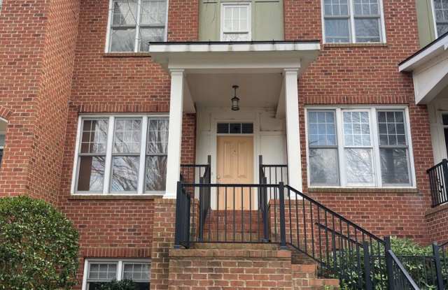 Charming 3br - 3ba in Davis Park, perfect location and amenities in Durham / RTP!
