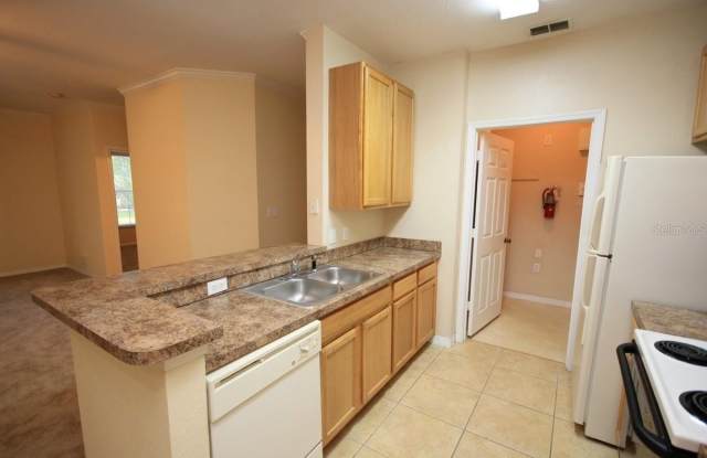 10121 COURTNEY PALMS BOULEVARD