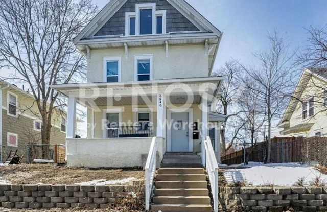 Available Now 5 bedroom 2 bath Duplex in Minneapolis
