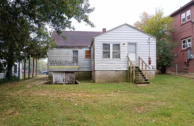 Charming 2BR/1BA Home with Spacious Backyard