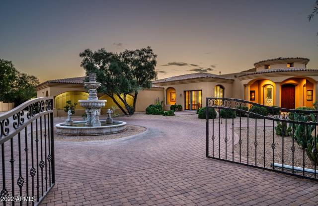 6570 N Lost Dutchman Road