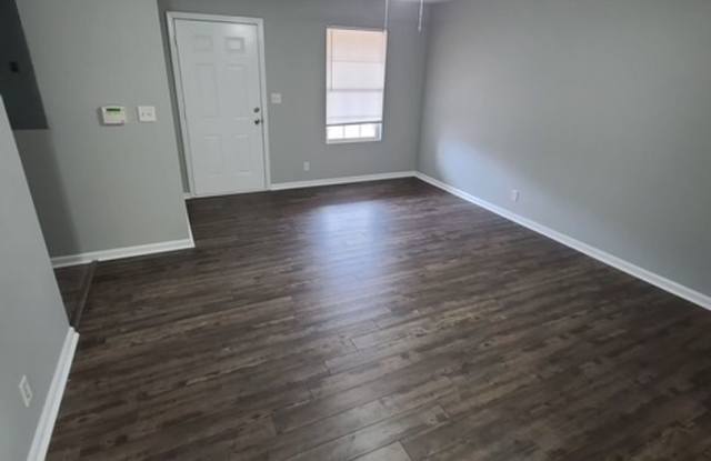 Dorothy's Place - 529 Railroad Street