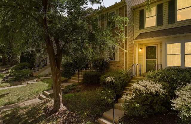 Charming 3BR Townhome in Clifton