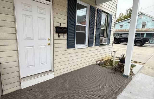 2 bedroom with a bonus room! Newville PA!