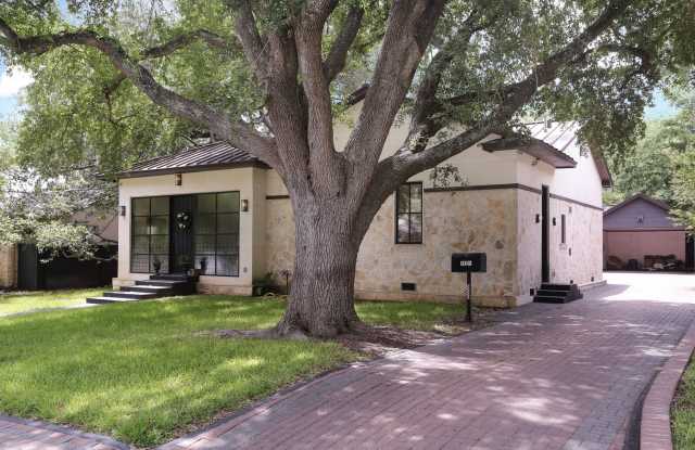 LUXURY 4-BEDROOM HOME IN ALAMO HEIGHTS