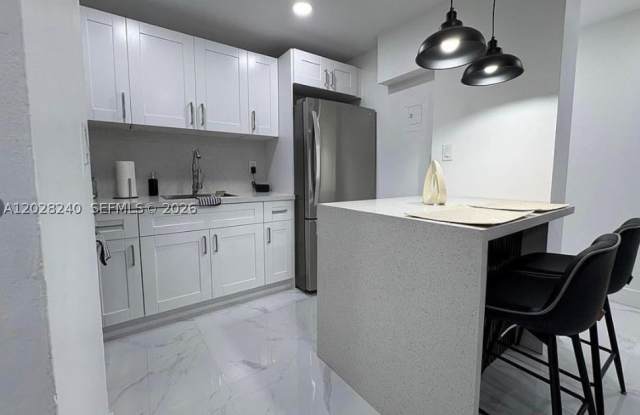 4265 NW S Tamiami Canal dr