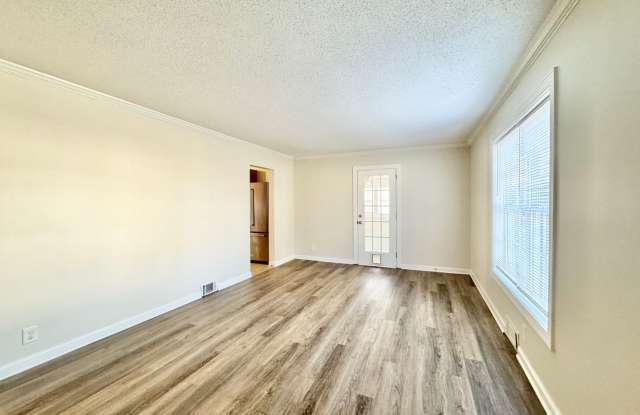 Spacious 4 Bedroom Located in Garden Homes