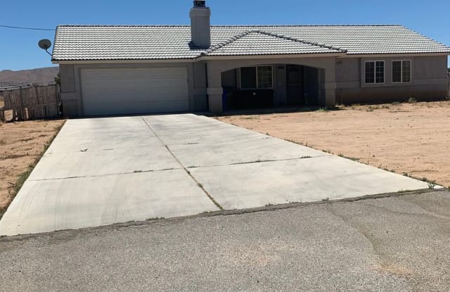 22635 Little Beaver Rd. - 22635 Little Beaver Road, Apple Valley, CA 92308