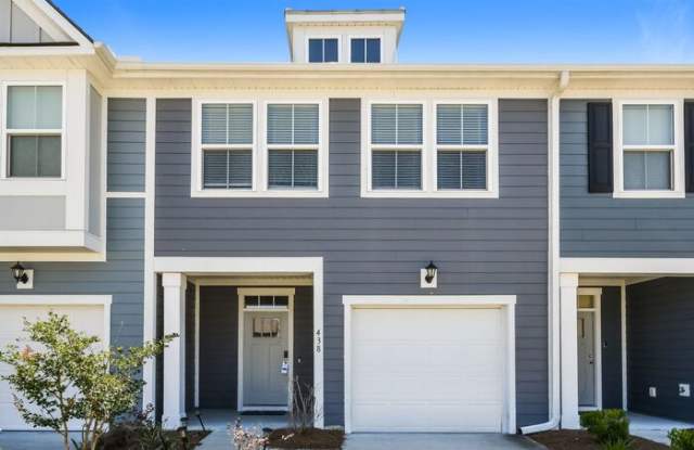438 Trotters Lane