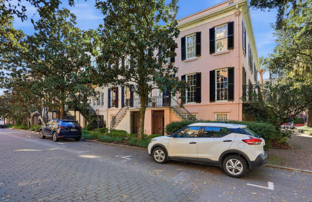 3 BED | 4 BATH | TWO CAR GARAGE | HISTORIC DISTRICT TOWNHOME