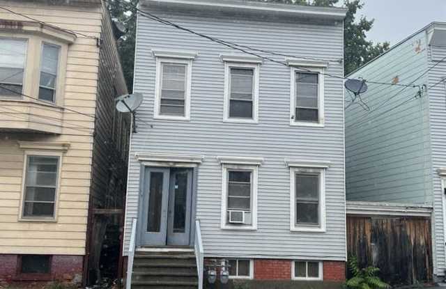 Photo of 189 Second Avenue - 2