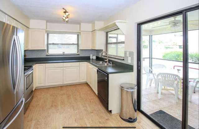 2525 Southwest Egret Pond Circle