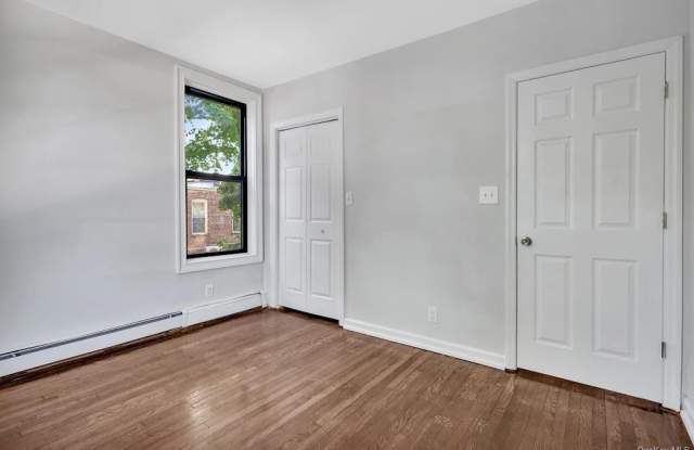107 N Forest Avenue