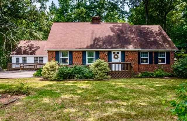 Spacious 3-Bedroom Kilmarnock Home | Approx. 2,500 Sq. Ft. | Fenced Yard | $1,595 | Available Now