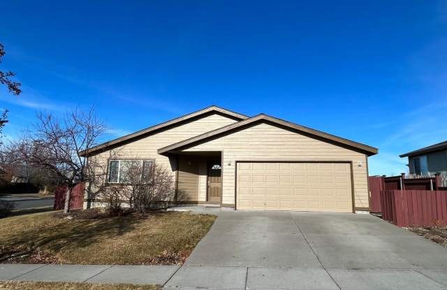 3 Bed/2 Bath Single Level Home in NE Bend - Fully Fenced Backyard - 3312 Northeast Hoona Drive, Bend, OR 97701