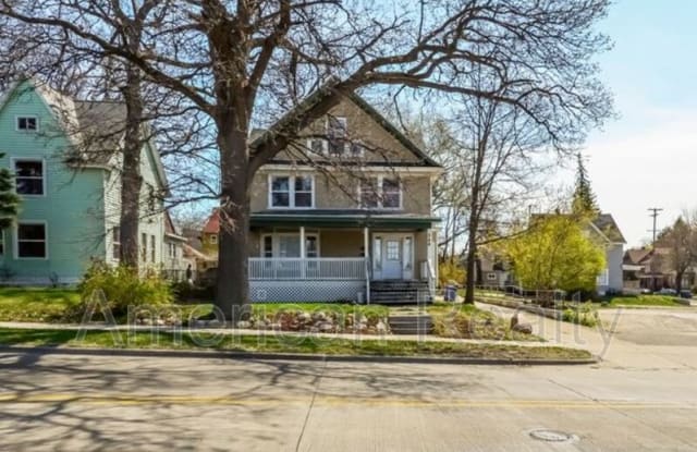 354 Fuller Ave SE 1 - 354 Fuller Avenue Southeast, Grand Rapids, MI 49506