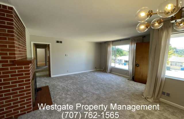 Sweet, Single-Level 3/1.5 Bath in West Petaluma - 917 Middlefield Drive