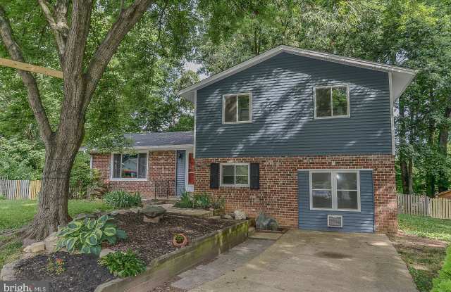 9826 COVENT COURT - 9826 Covent Court, Kings Park West, VA 22032