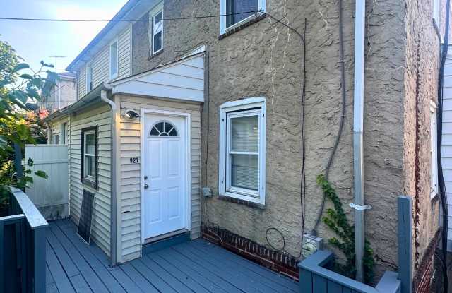 921 East 15th Street