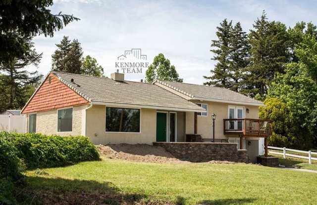 965 Grosscup Blvd.