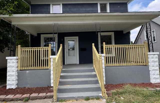 4 bedroom with bonus room, 3 full bathrooms in Davenport