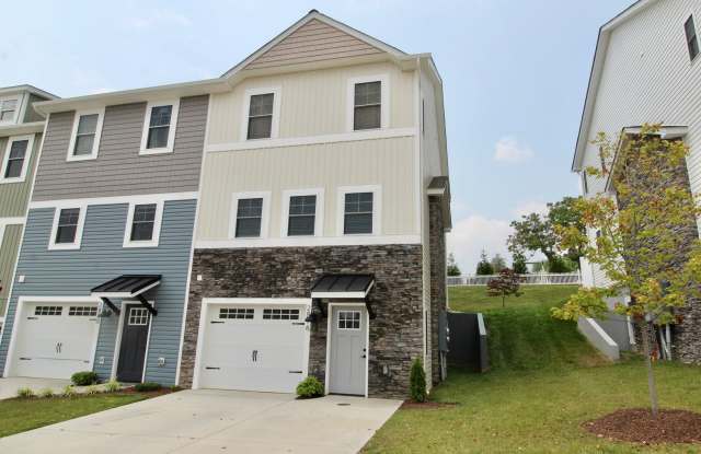 Large 3 level large end unit townhome with a garage! Over 2100 sq. ft! Located right by Sentara and near JMU and downtown! photos photos