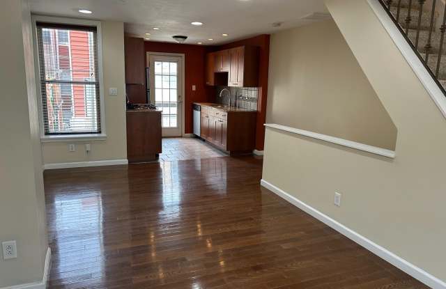 2828 S SYDENHAM STREET