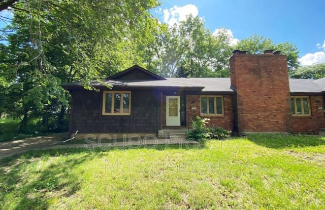 7729 Kenwood Ave - 7729 Kenwood Avenue, Kansas City, MO 64131