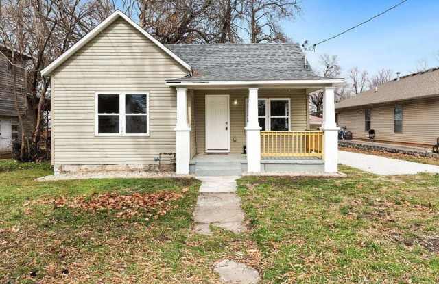 2 bedroom | 1 bathroom | Remodeled | Quiet street | Pets welcome!