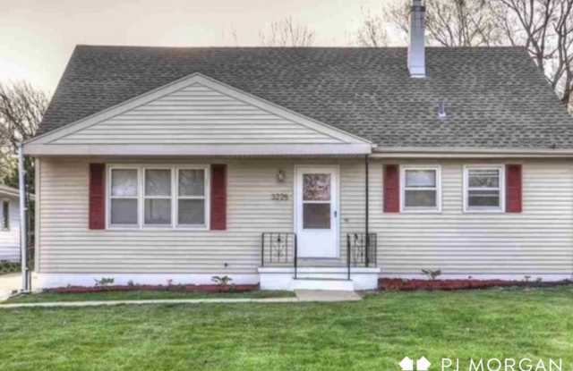 Photo of 4 bedroom, 3 Bathroom House