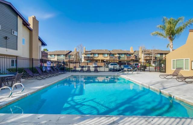 Beautiful 2 Story Townhouse with Prime Location!!