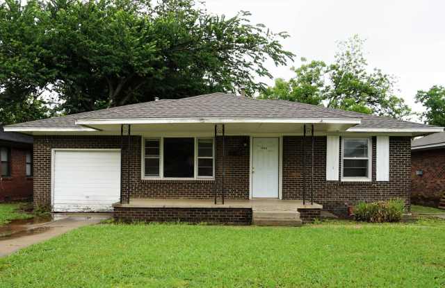3 Bed 2 Bath 1 Car Garage -The Village NW OKC